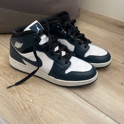 Jordan 1 Mids 7Y