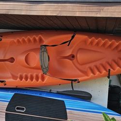 Pelican 129T Kayak W/2-paddles 