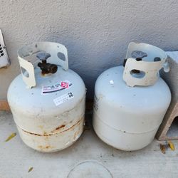 2 Empty Propane Tanks 25$ Each