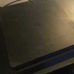 PS4 Slim 