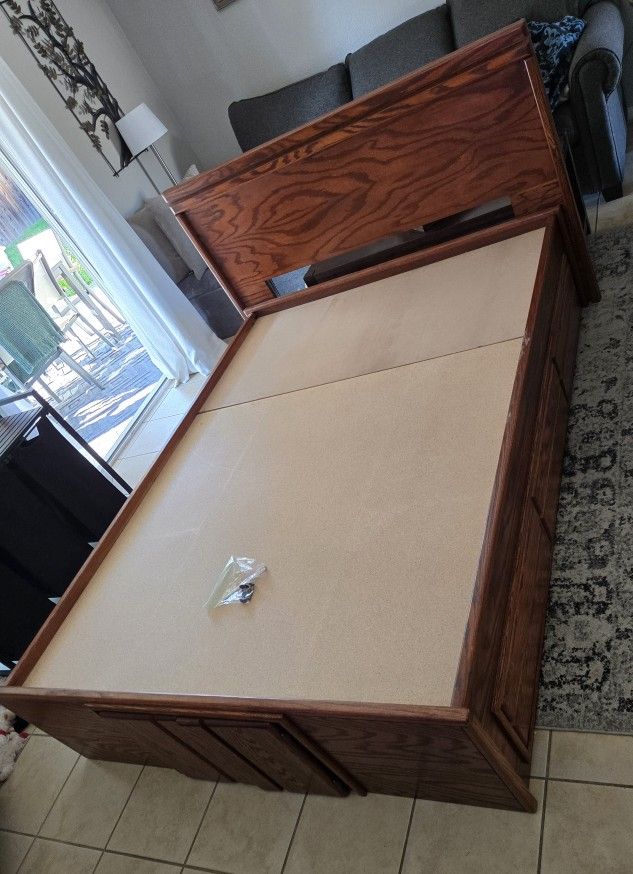 Captains Bed - Center Storage & 6 Drawers