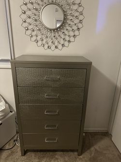 Dresser W/ Mirror