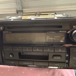 TOYOTA CAMRY OEM AM FM RADIO STEREO CD PLAYER OEM 86120-AA040