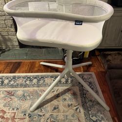 Halo bassinet swivel sleeper 3.0