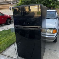 Free Black Fridge prob needs work 