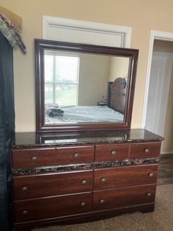 Dresser (part of bedroom set)