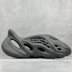runner yeezy slides