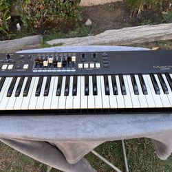 Hammond M-solo Organ
