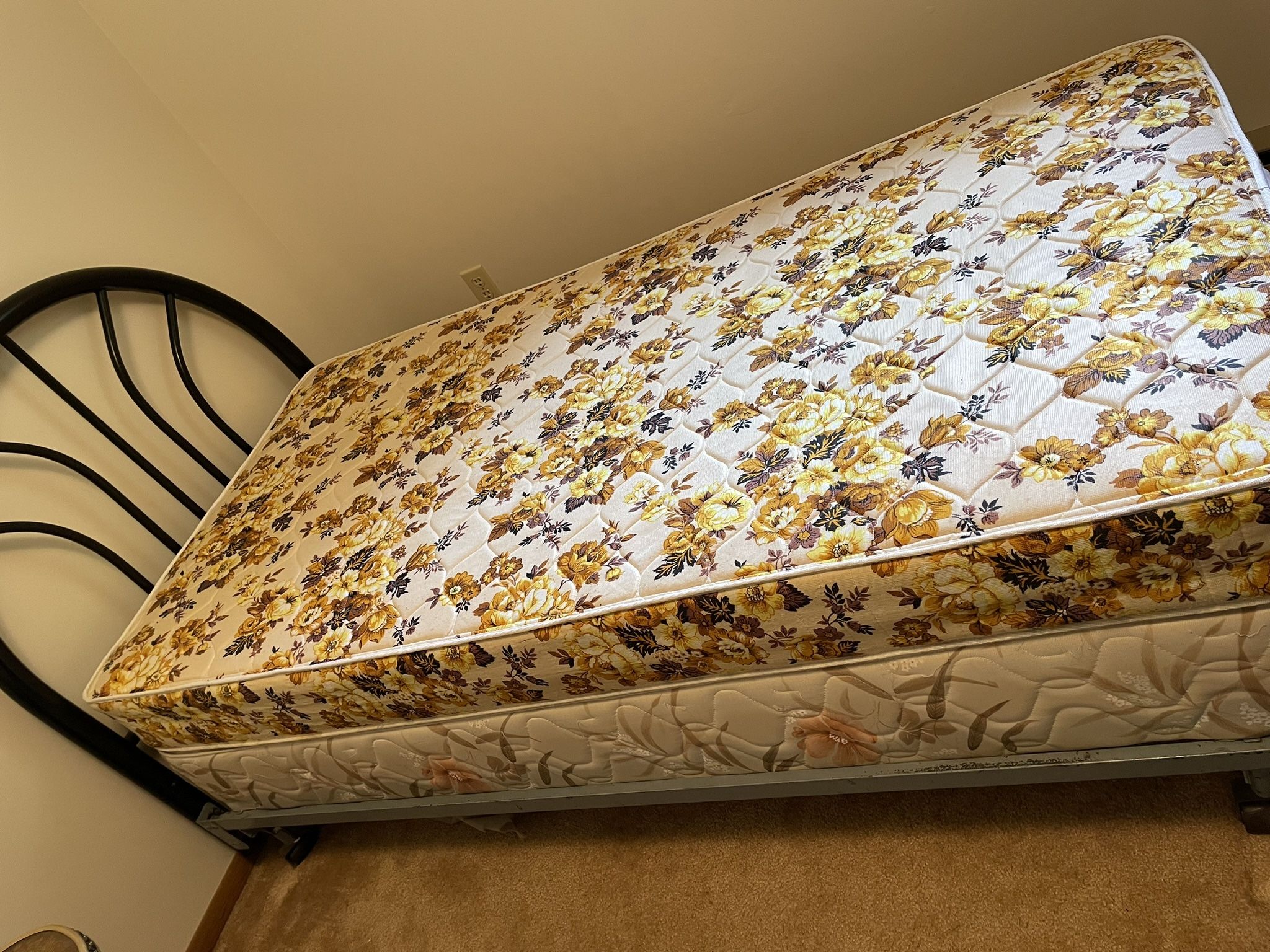 Metal Frame Beds With Mattresses