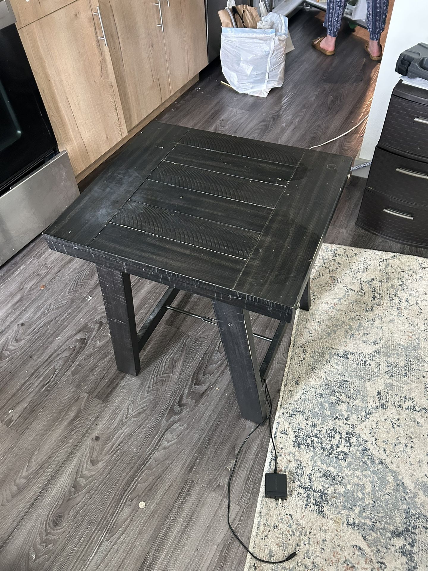 2 Side Tables