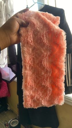 Pink fur shoulder cover