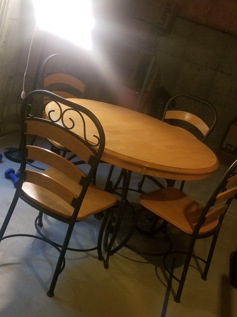 Kitchen table & 4 chairs