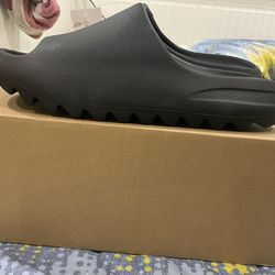 adidas Yeezy slide onyx - size 11 *brand new* *NEGOTIABLE PRICE*