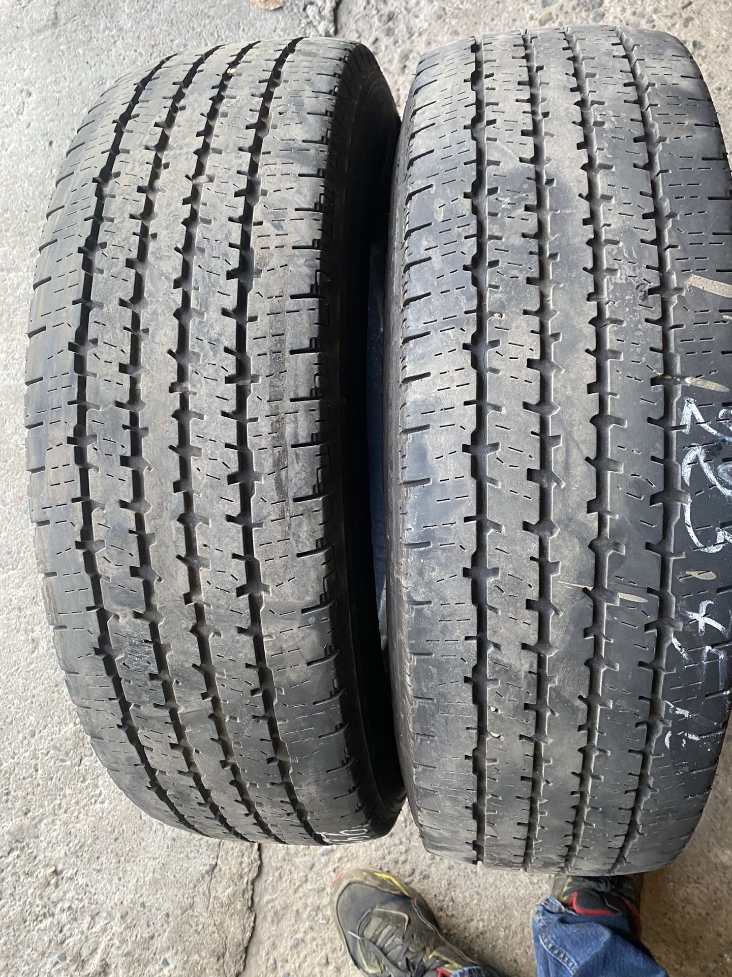 Pair Tires LT 225 75 16