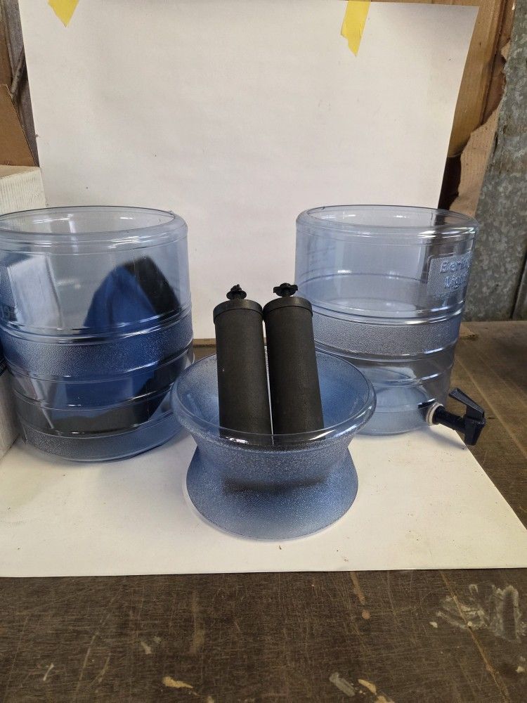 Berkey water filter brand new never been used -two cartridges