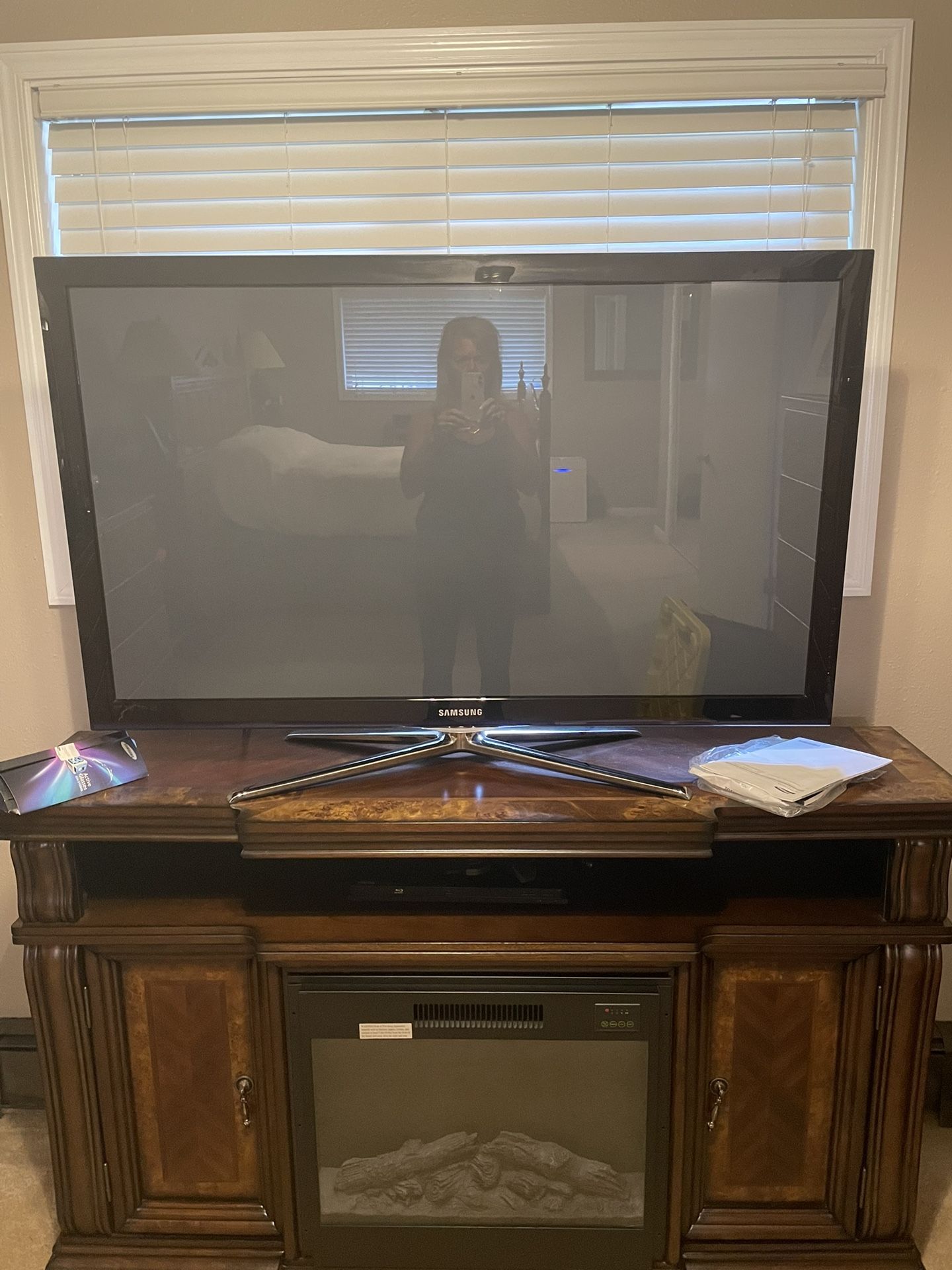 50” Plasma Samsung 3d TV With Blue Ray Player And roku