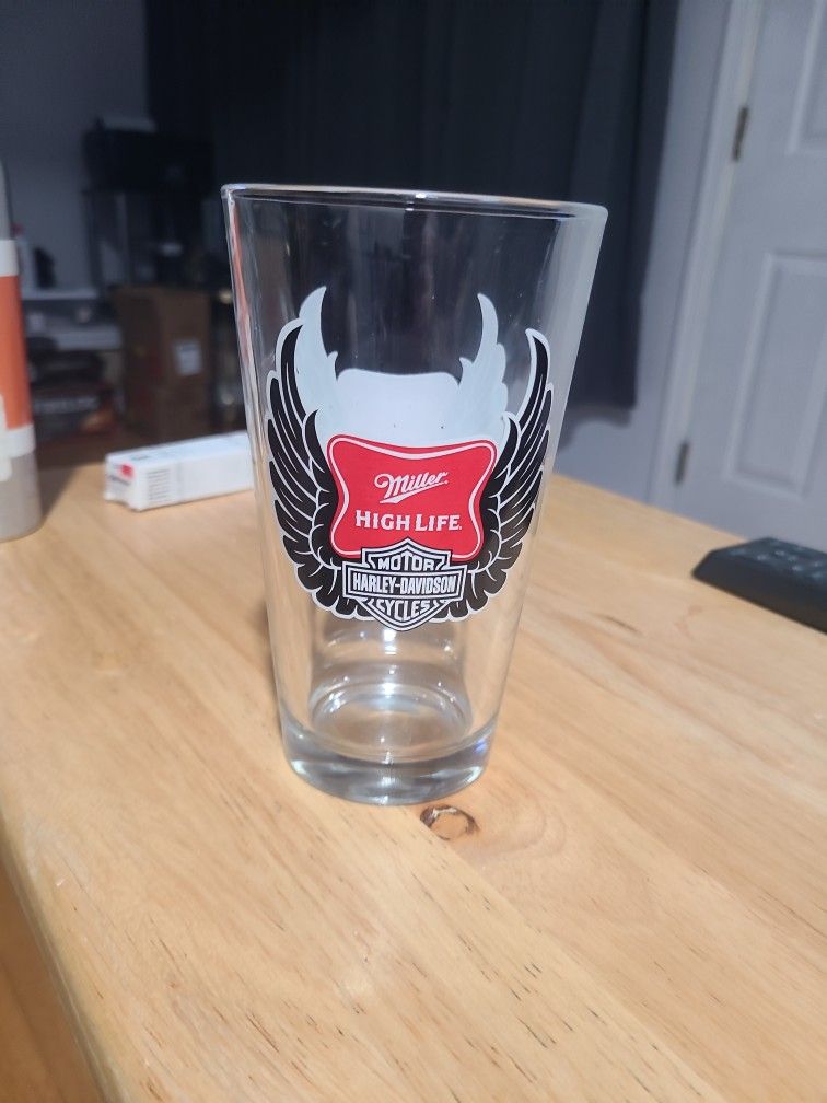 Harley-Davidson Motor Cycles Miller High Life Pint Glass