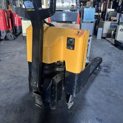 CAT Electric Pallet Jack