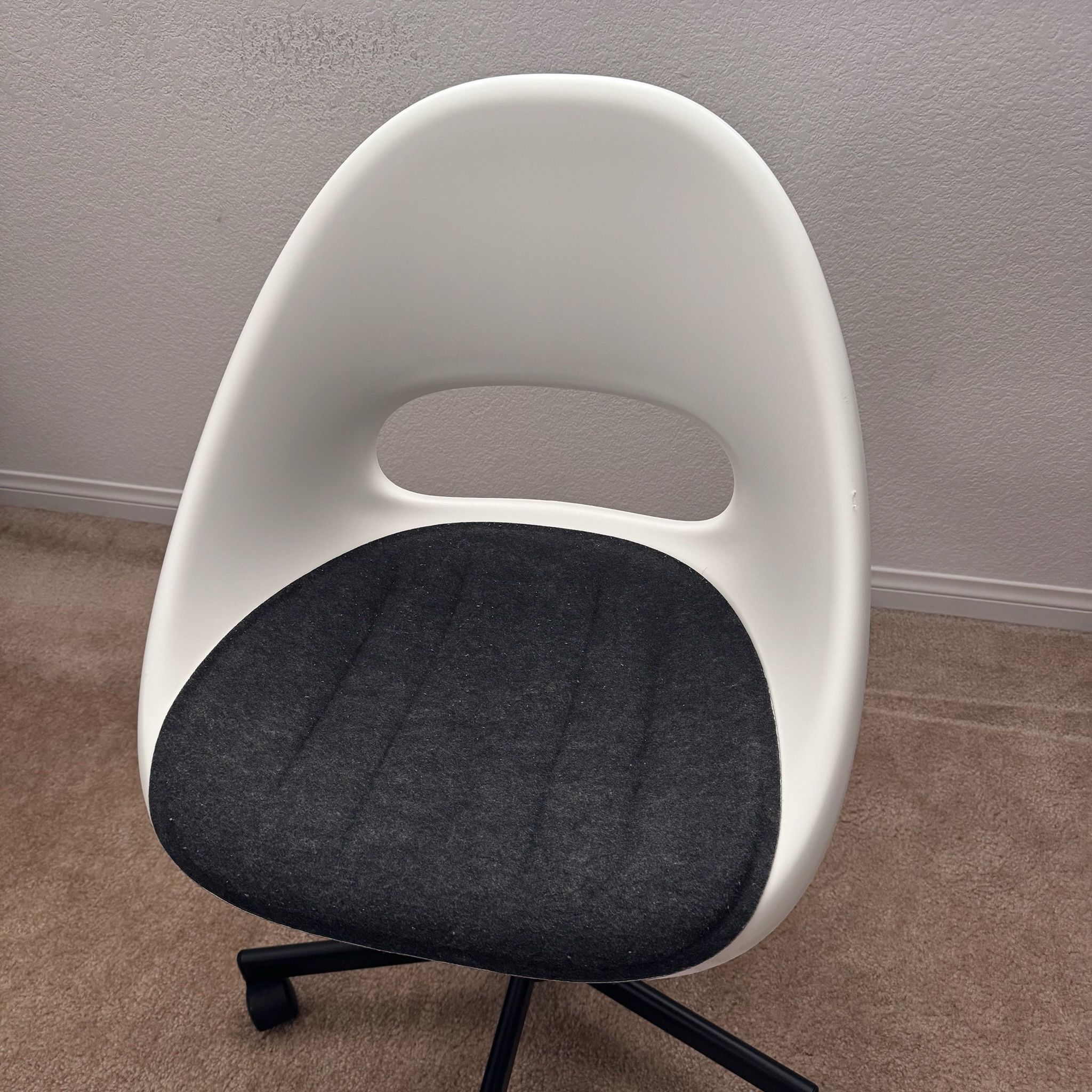 IKEA Loberget/Malskar White Swivel Desk Chair with Chair Pad