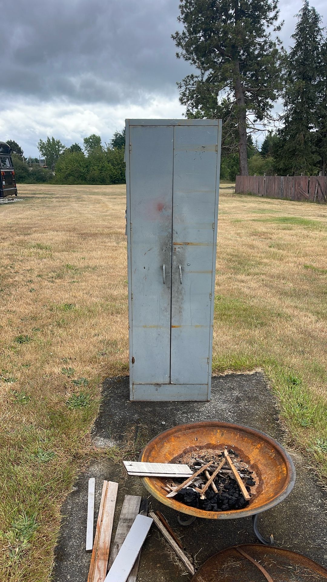 Metal Cabinet $10