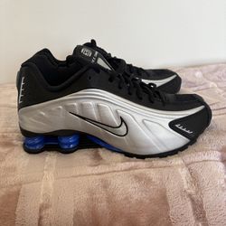 NIKE SHOX R4
