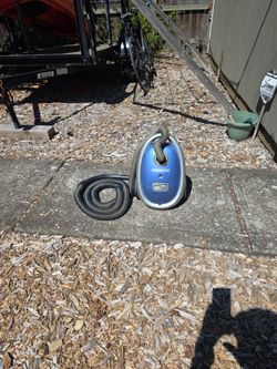 Compact carister vaccum "Oreck "