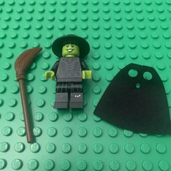 Lego The Wizard of Oz Wicked Witch Minifigure With Broom The Batman Movie #70917