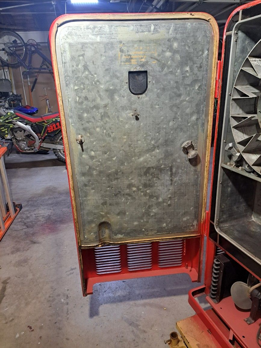 Vintage 10 Cent Floor Model Coca Cola Vendorlator Machine