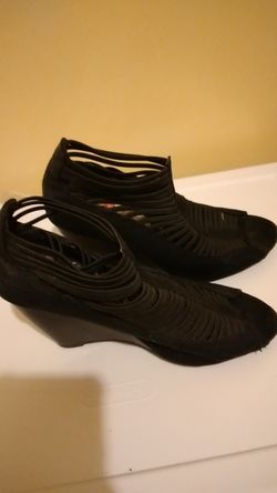 Open toe shoe