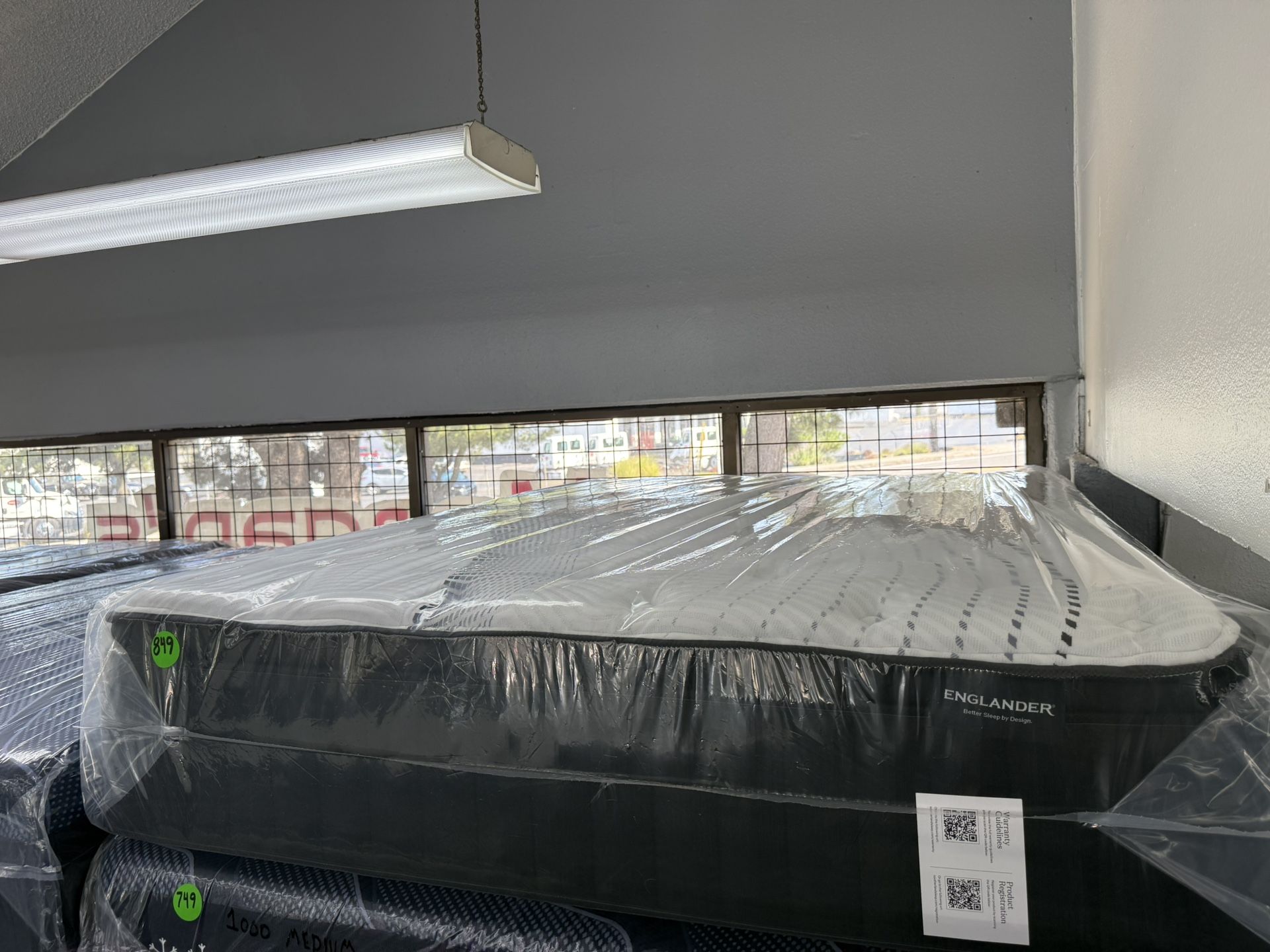 QUEEN SIZE ENGLANDER (PLUSH) PILLOW TOP MATTRESS & BOX SPRING BED SET