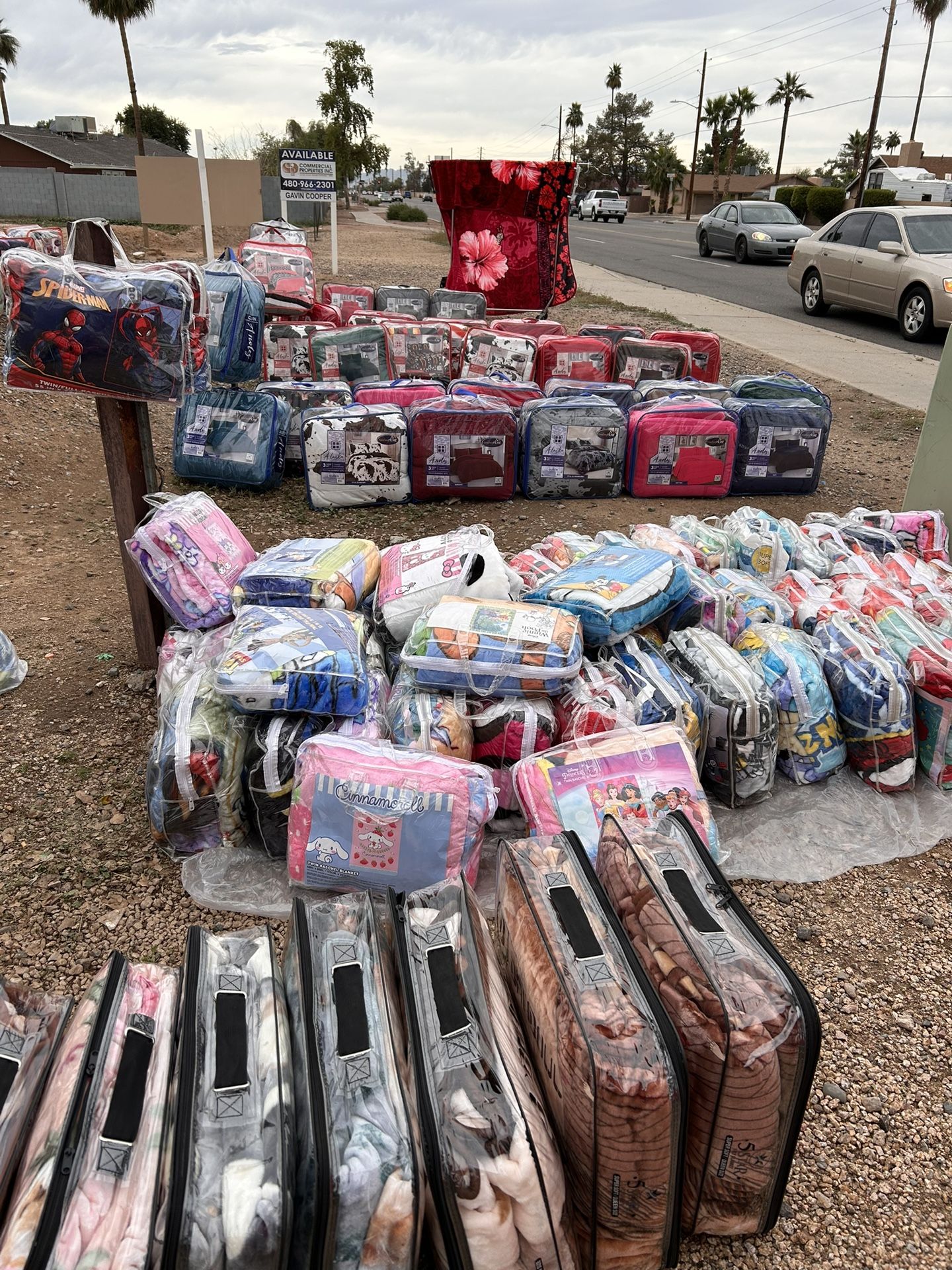 Cobijas.  Vengase 84 Ave Indian School 