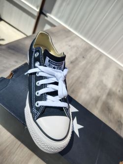 NEW - Converse
CHUCK TAYLOR ALL STAR
Unisex – Black/White