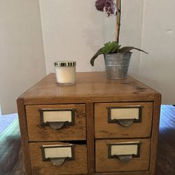 Vintage 4 Drawer Oak Library Card Catalog Cabinet. 
