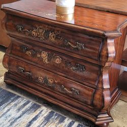 GORGEOUS ETHAN ALLEN 3 DRAWER DRESSER