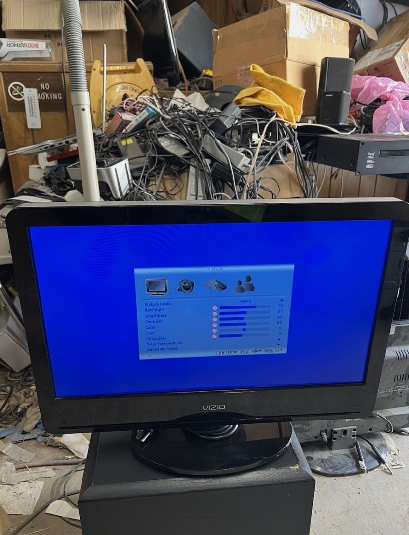 VIZIO VA220E 22” TV HD LCD Television Monitor