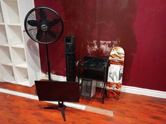 Ventiladores y una mesita pantaya  artículos de casa