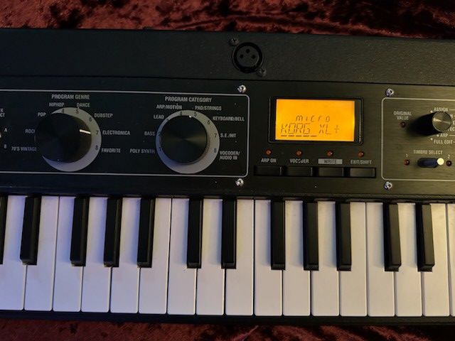 Micro Korg XL + synthesizer