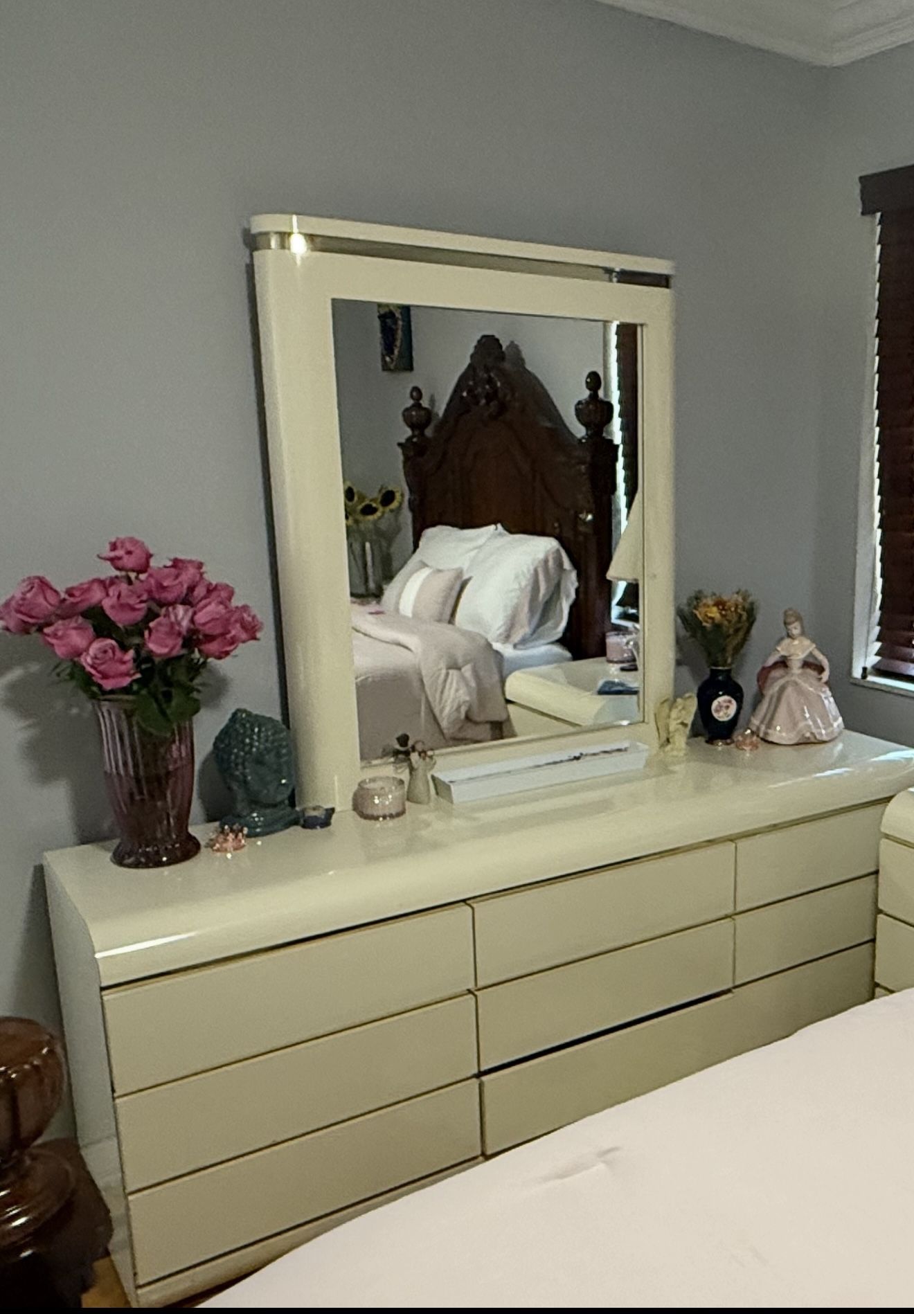 Dresser With 9 Drawers Mirror  Chest And 2 Night Tables