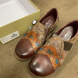 L’ Artiste Leather Painted Clogs 8.5 New