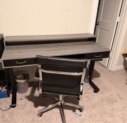 Desk and chair escritorio y silla