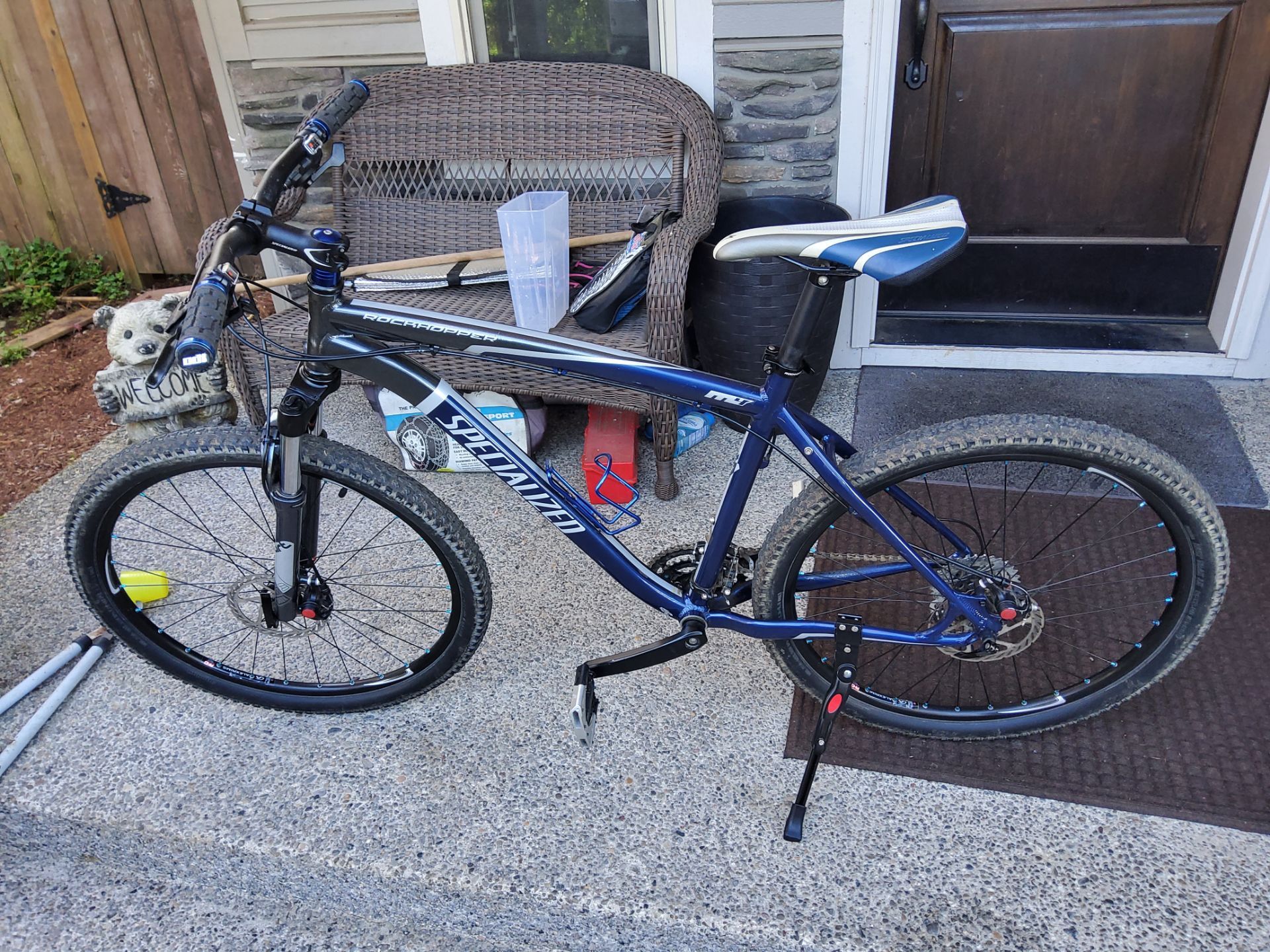 2012 Specialized Rockhopper mountain bike mens medium nice bike
