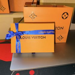 L-V bracelet brand new