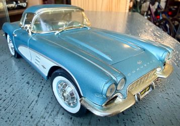 ERTL 1957 Chevrolet Corvette 1/18 Diecast