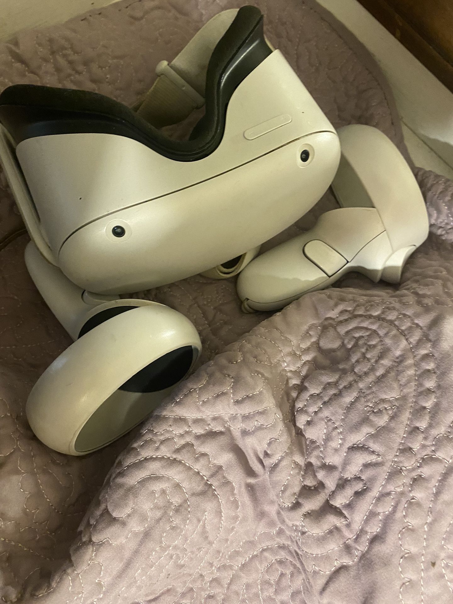 Oculus Head Set With Controllers 