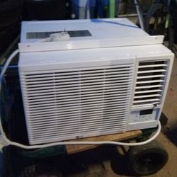 12k BTU Air Conditioning W/ Heater.