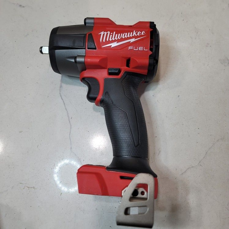 Milwaukee
M18 FUEL Gen-2 18V Lithium-Ion Brushless Cordless Mid Torque 1/2 in. Impact Wrench w/Friction Ring (Tool-Only)