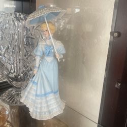 Fine Porcelain Woman Statue Antique