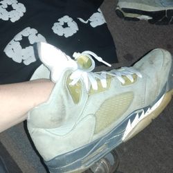 Beat Jordan 5 Jade horizon Authentic. Size 8.5