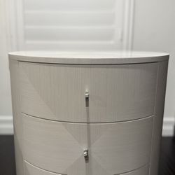 Bernhardnt Side Table Flash Sale!