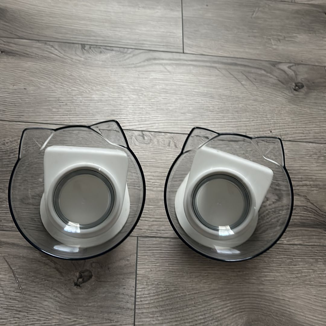 Cat water/food bowls